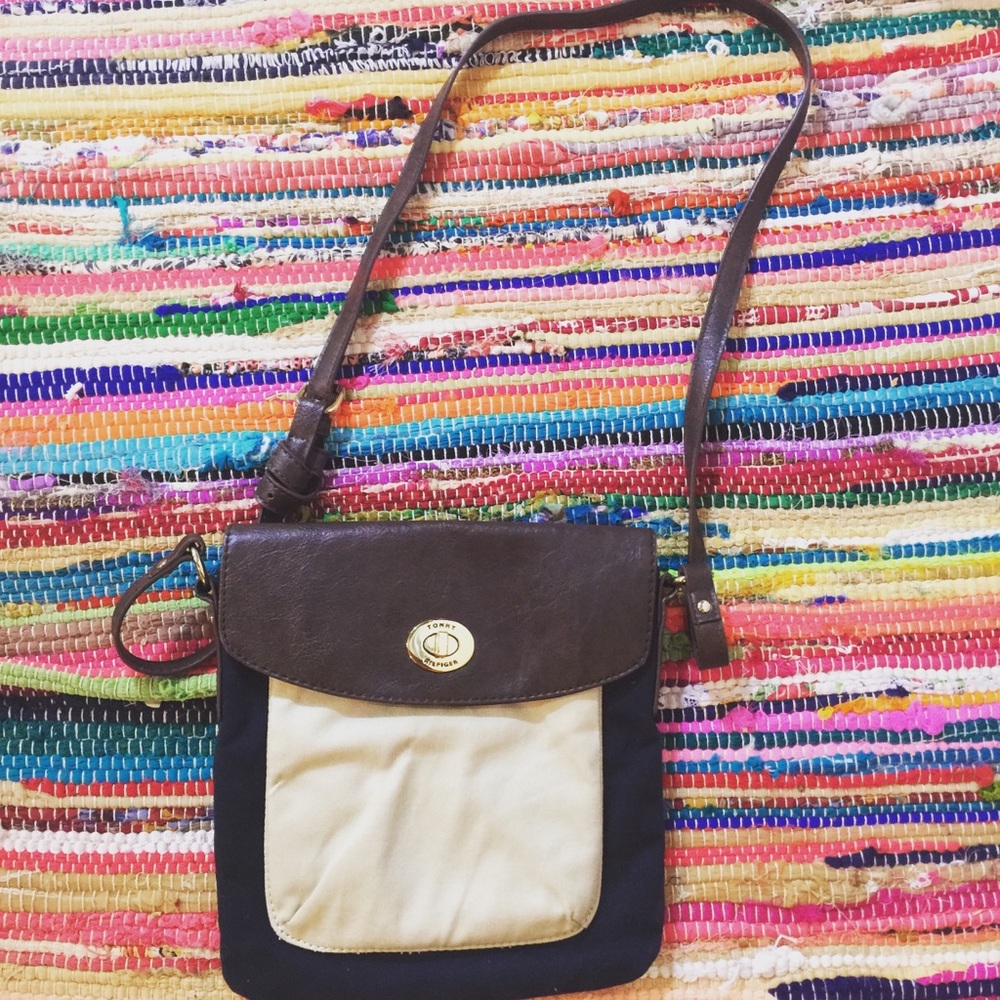 NWT Tommy Hilfiger crossbody purse